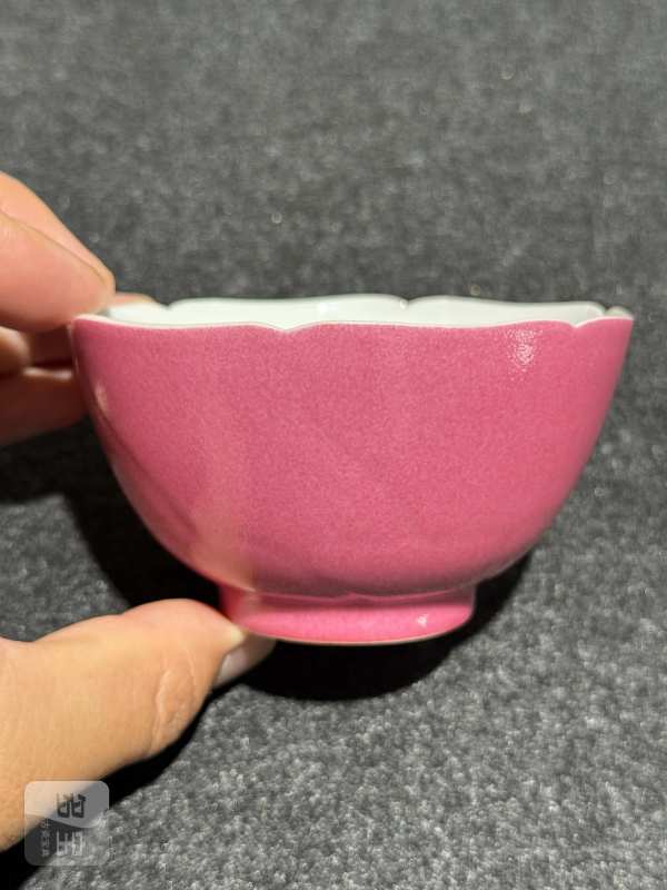 清雍正 胭脂红釉暗刻花口茶圆一对 - 图10